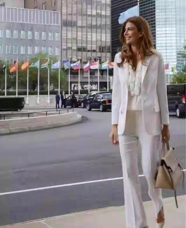 阿根廷|阿根廷第一夫人不简单，三婚带娃嫁总统，特朗普垂涎美貌上前索吻