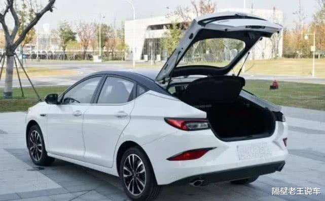 「江淮汽车」亲民又实用！原价8.48万，降后5.88万，轴距2米76的“大众”车