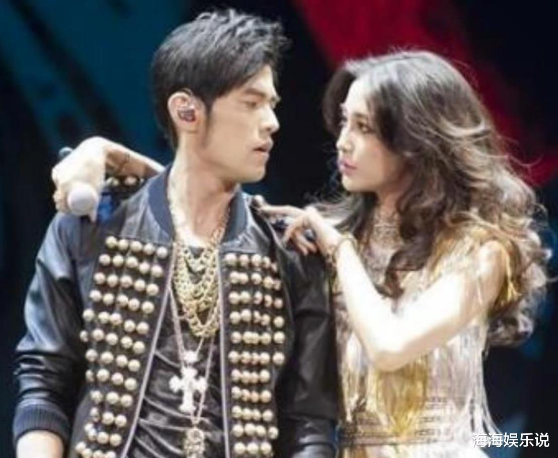 王一博|曾给巨星当过伴舞的五位明星，如今全都红到发紫，最后一位比当年的巨星都火