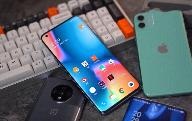 「华为荣耀」为什么同价，很多人选小米10而不选荣耀30Pro？其实原因很现实