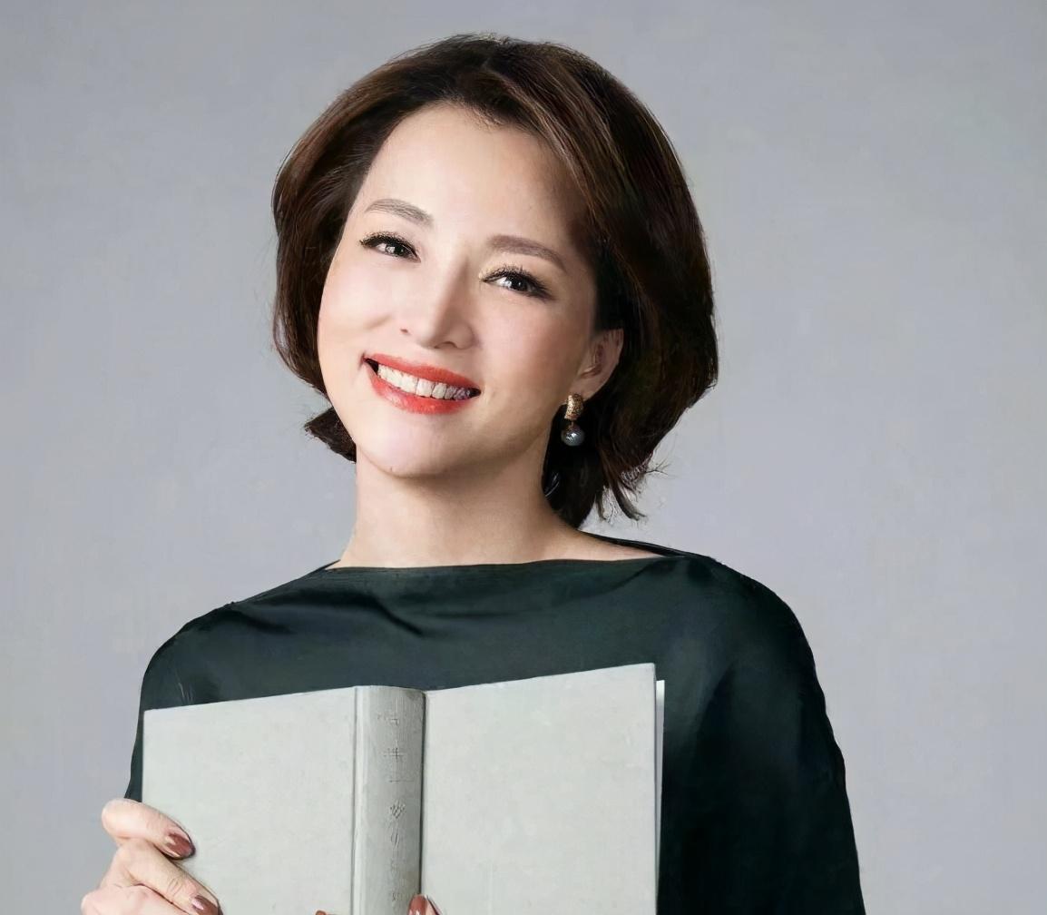 小品|干主持挺好非演小品，说错词春晚尴尬三分钟，逐渐退居幕后做采访