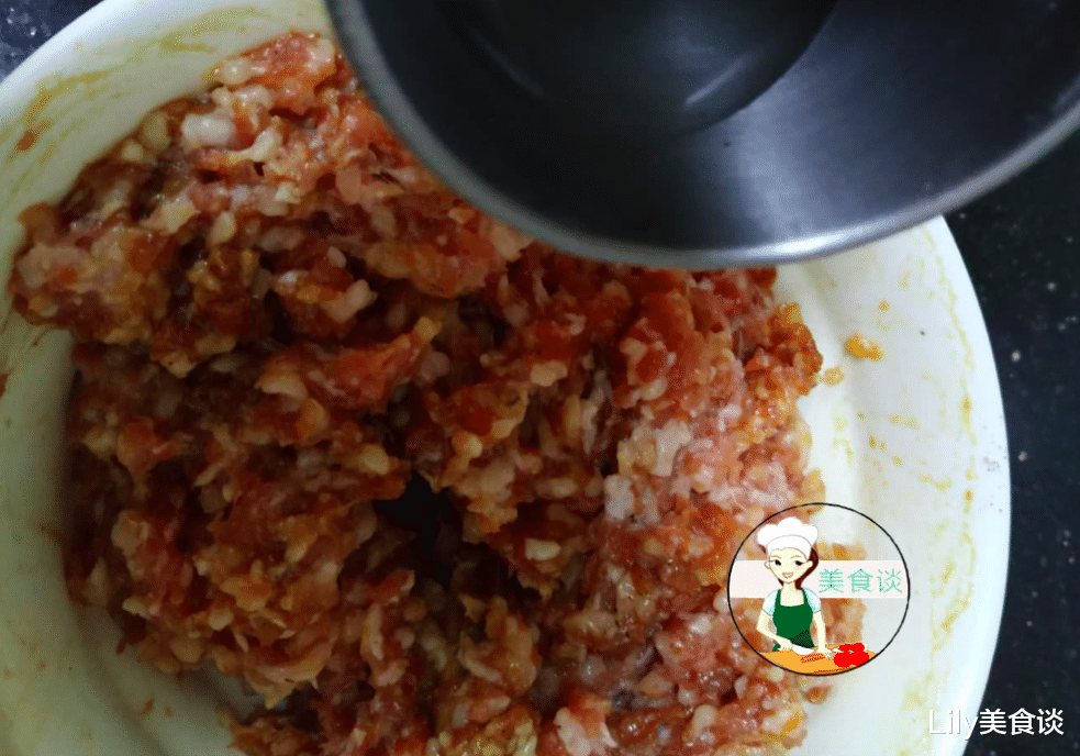 『饺子』夏天，包饺子别再用韭菜了，用它鲜甜脆嫩，一咬满嘴爆汁，吃撑了