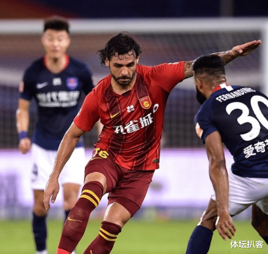 里卡多·高拉特|高拉特轰回归中超首球!边裁举旗越位,3分钟后改判,全队疯狂庆祝