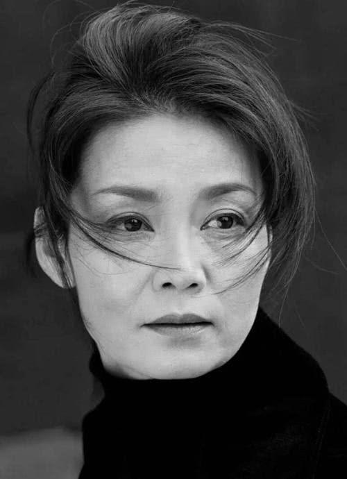 何鸿燊|著名导演与影后离婚，同比他小21岁王小丫闪爱，现高龄仍单身一人