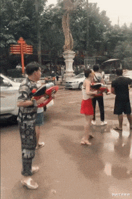 长安逸动|现在的4s销售都是人精，穿巴宝莉去看车，立马围过来一群女销售