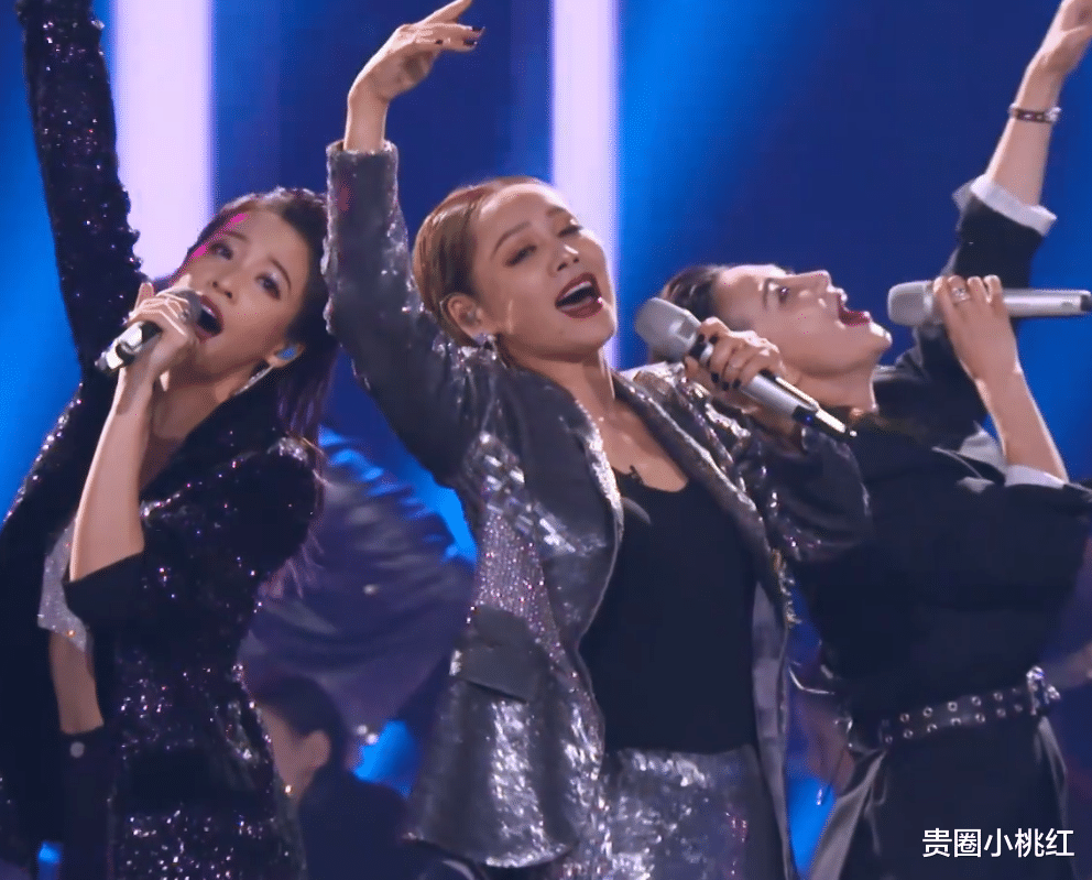 姐姐|姐姐们首次公演直接淘汰六人，有谁留意宁静的反应？有无剧本很明显