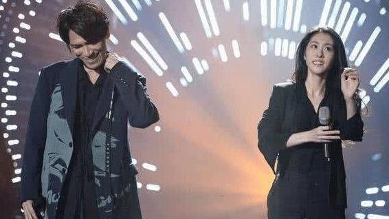 |演唱会足足迟到“2小时”之久，忘词还要耍大牌，现终于“凉凉”了！