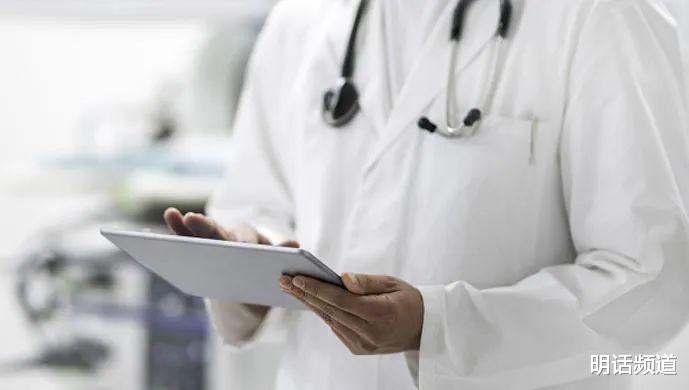 明话频道|“防刺白大褂”大火存疑，靠贩卖焦虑来刺痛社会神经，明显不妥