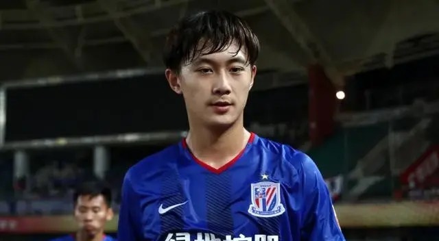 上海申花|又一新星离队？曝申花国字号后卫驰援保级队，联赛仅出场1次被废