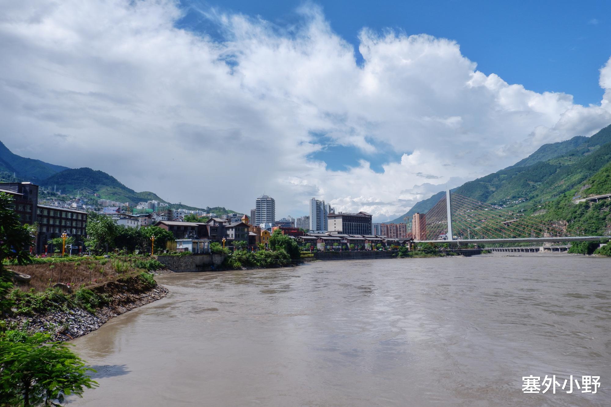 塞外小野 国内唯一不允许拍照的大桥，修建牺牲35人，一人掉入水泥成桥墩
