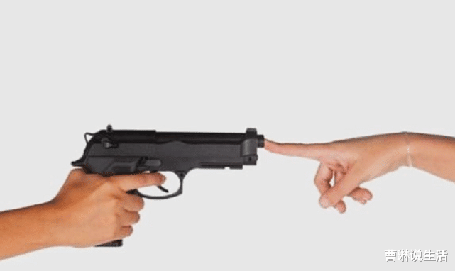 『』拿手指堵住枪口，子弹真的射不出来吗？专家给你答案