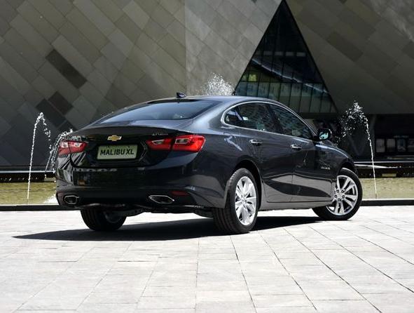 丰田凯美瑞@这款B级车又降价,凯美瑞看到售价都怕,现已接近“白菜价”!