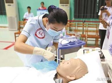 医生|学医需要花费的“成本”有多少？医生收入高，也要看清这3个事实