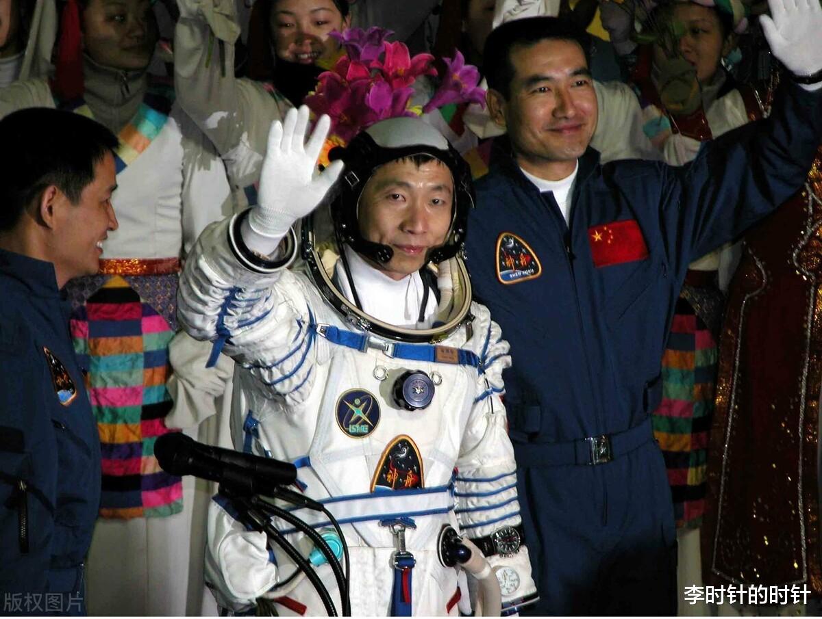 太空|杨利伟在太空听到“敲门”声,十七年后谜底揭开,多亏他当时机智