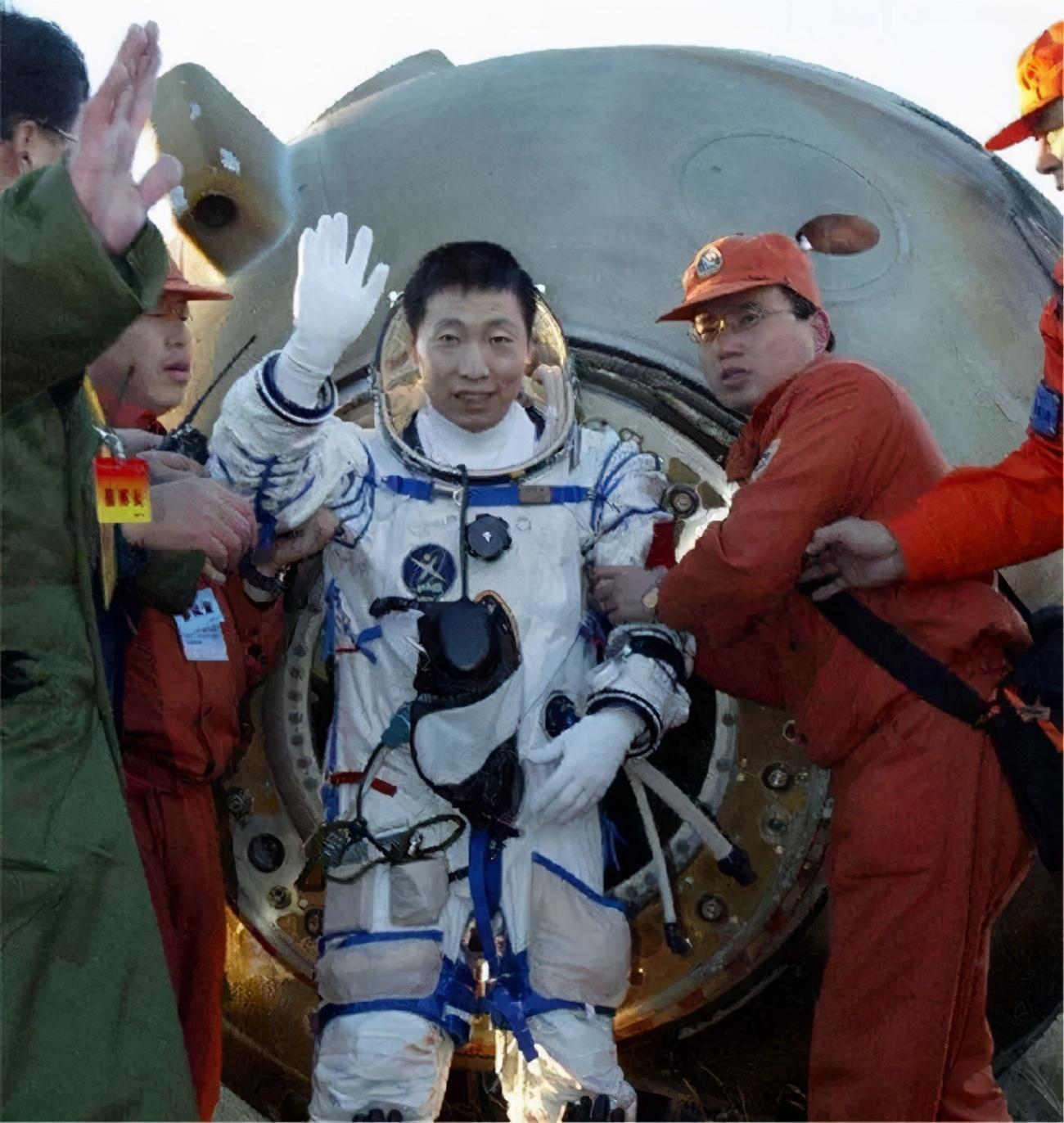 明星|杨利伟在太空听到“敲门声”，17年后谜底揭开，庆幸他当时的选择