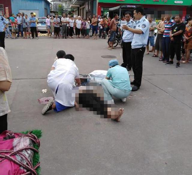 白鲸新视点|民事赔偿逃不了！88岁老人被狗绳绊倒后身亡，牵狗女孩逃离现场