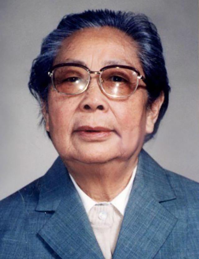 革命|红军唯一女将领，身怀六甲过草地，带出1大将5上将，却无缘授衔