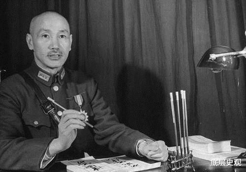 教师|蒋介石身份证上有三字令人动容，怪不得毛主席称他有“民族大义”