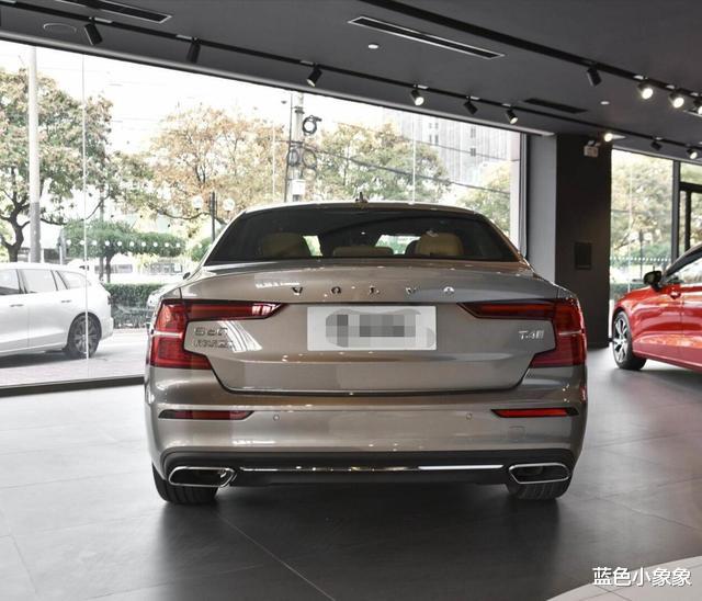 奥迪A4|最便宜豪华中级车来袭，2.0T+8AT，落地25万，还看啥奥迪A4！