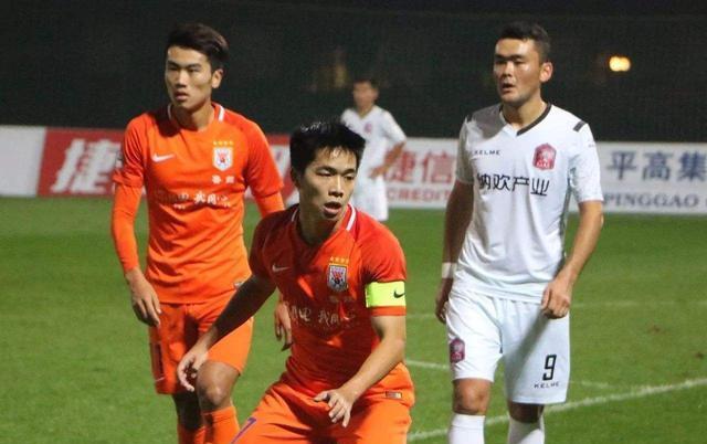 #山东鲁能#鲁能22岁187cm边锋,留洋两年包揽金靴,投奔李霄鹏将担大任