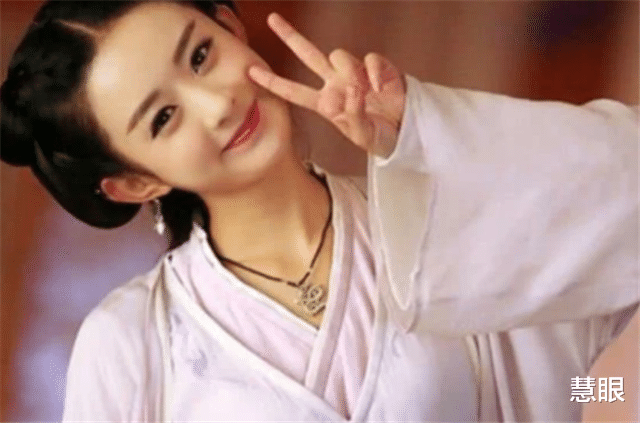 「赵丽颖」本是赵丽颖替身,却趁颖宝怀孕疯狂接戏,成功逆袭为一线女星