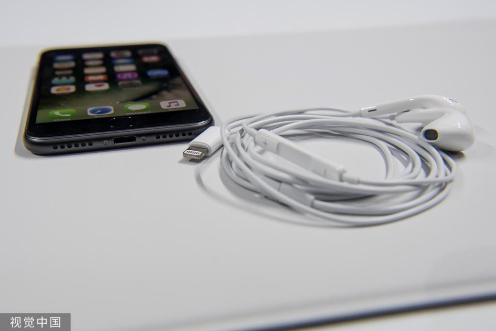 苹果|iPhone 12系列不再附赠电源适配器：小配件，大变局