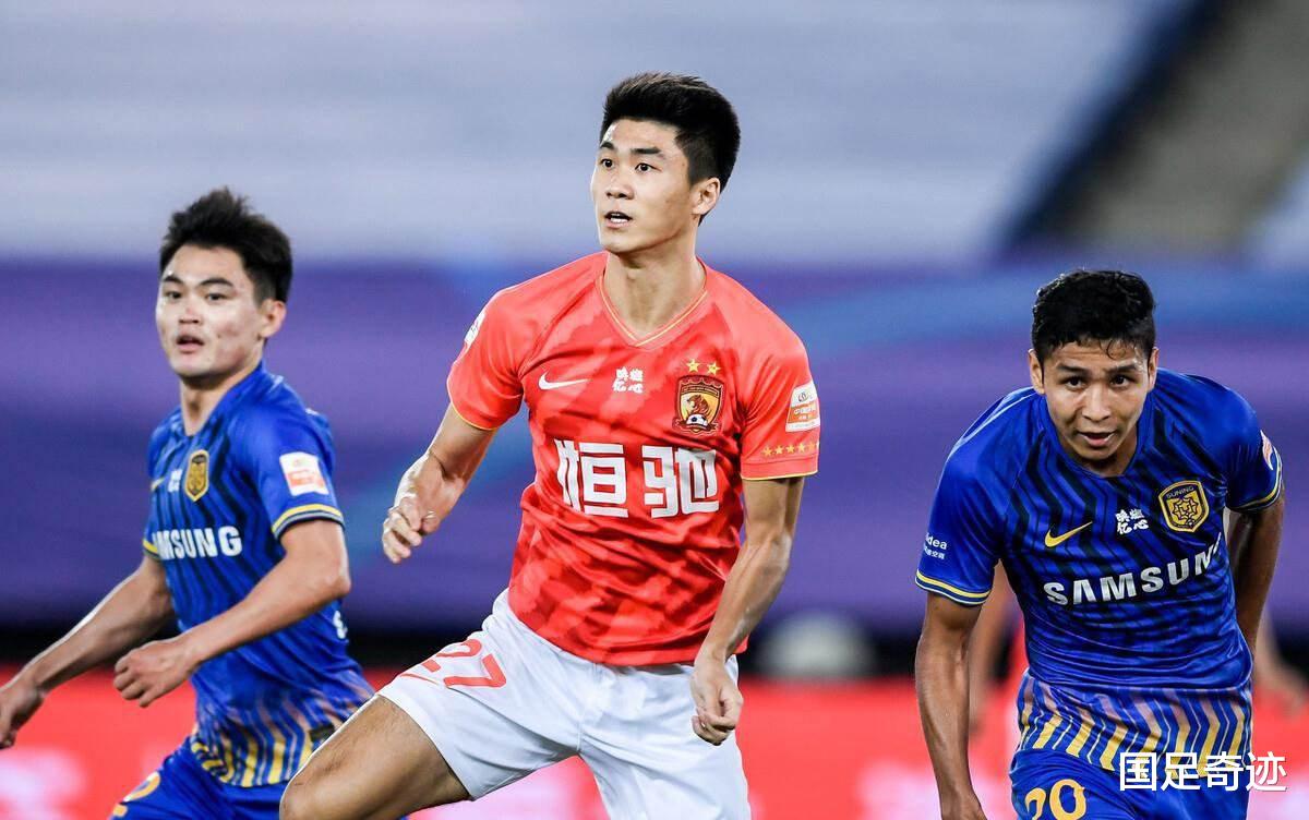 广州恒大|恒大赛季最大发现！20岁新星获名宿盛赞：他应入国足搭档蒋光太