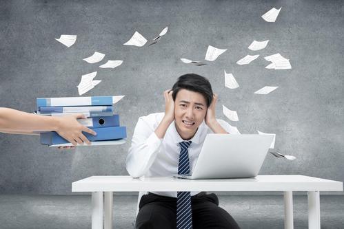 |我大学同学计算机专业大学毕业年薪30万,而我和他一个专业年薪才五万