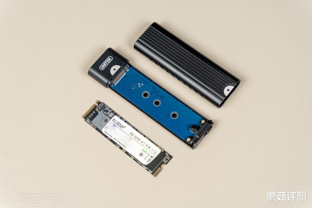 英特尔|极致冷静，高速稳定、优越者 M.2硬盘盒S209A 评测