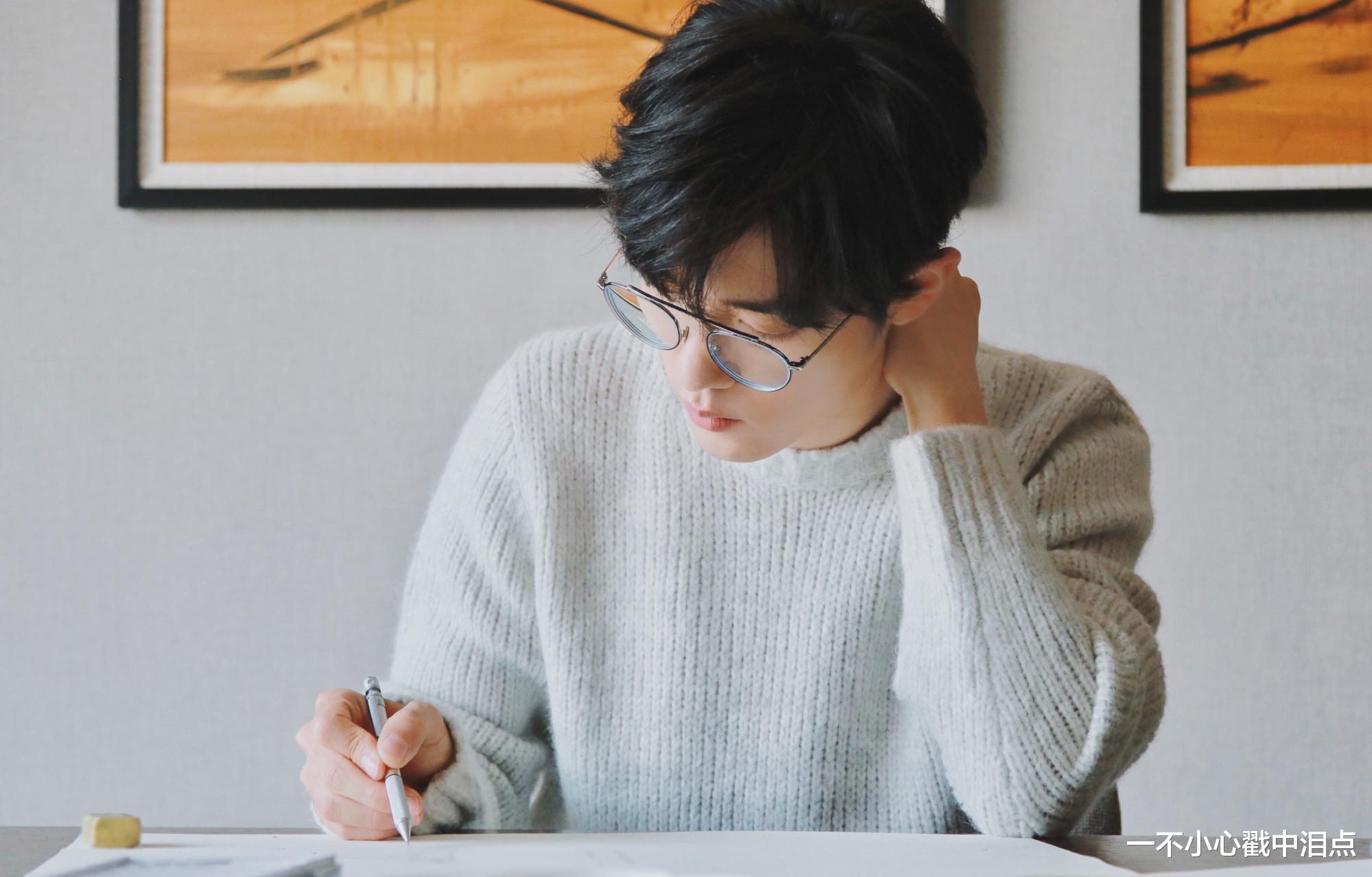 #肖战#肖战单曲销量破纪录：指望227事件能让饭圈女孩清醒，太天真了