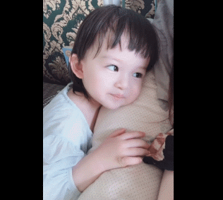 樊少皇|樊少皇女儿被误认成小男孩，妈妈基因太优秀，星二代颜值巅峰吧？