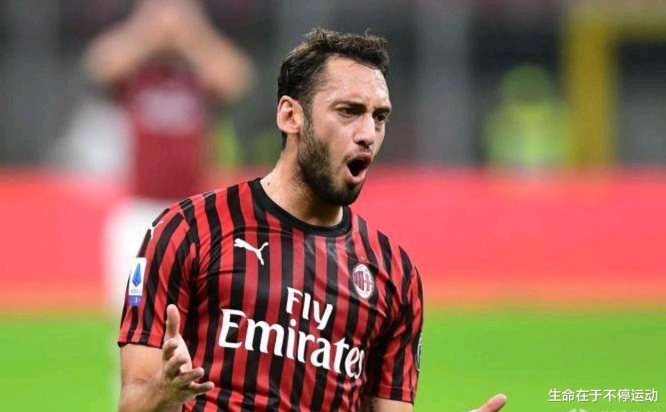 AC米兰|错信一人!AC米兰无奈丧失欧冠资格,留下伊布或比引进约维奇更重要