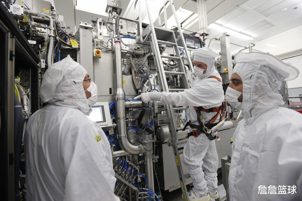 芯片|5台光刻机正式交付，芯片破局指日可待，网友：张召忠说的对！