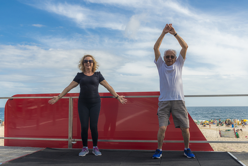 健身|这3个动作，可以组成高强度燃脂训练，让你在家就能减脂瘦身