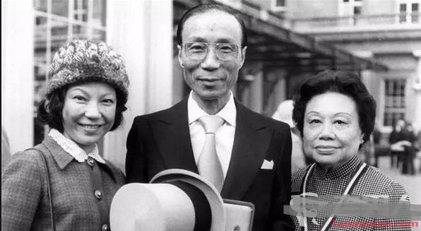 『邵逸夫』2008年汶川地震，手下问：我们捐吗？邵逸夫背对着举起一根手指