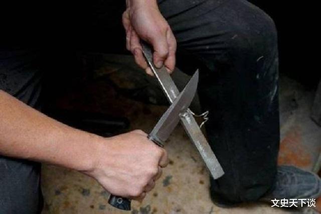 文史天下谈|80多岁的香港刀王多厉害？磨一把菜刀千元天价，得提前3个月预约