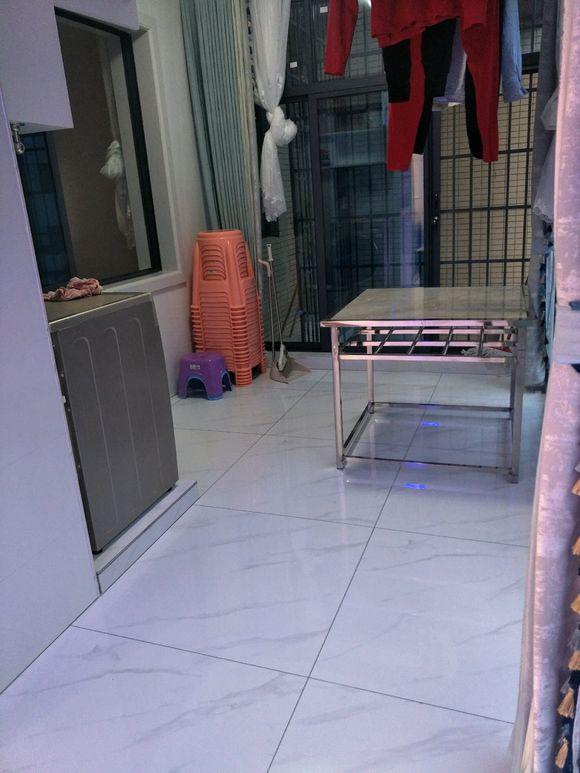 找熟人装修花了18万！完工效果还真不赖，尤其满意客厅部分装修