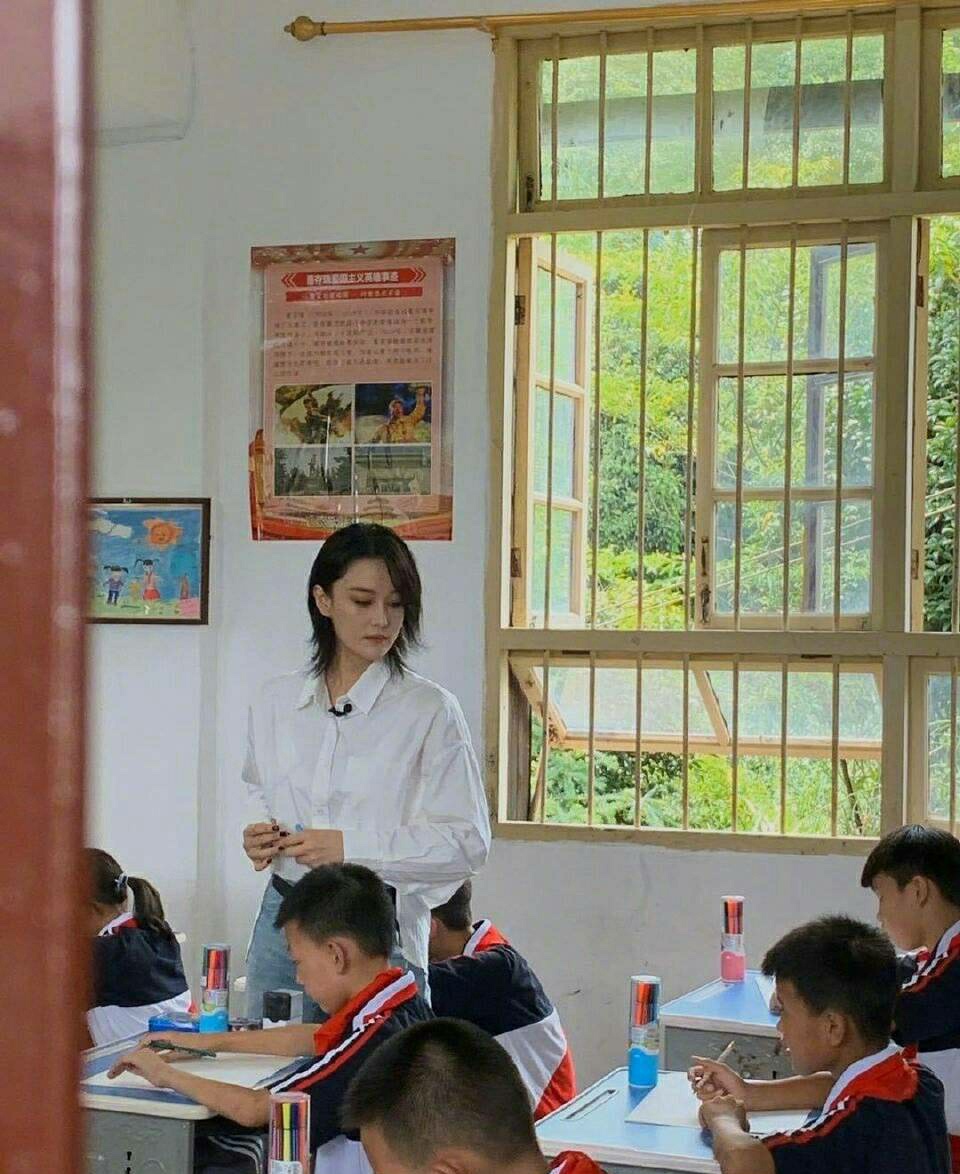 张馨予|张馨予发文：人生中第一次。惹网友热议：今天朋友圈都刷爆了