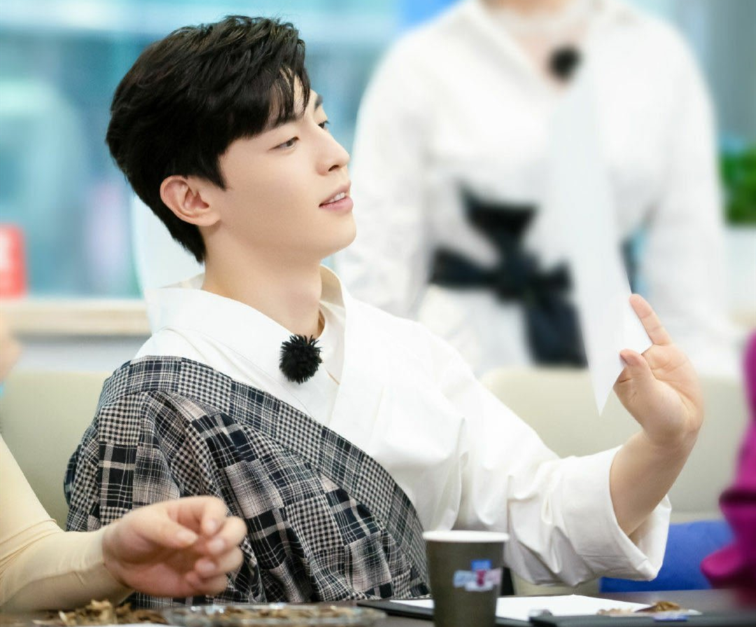 『邓伦』“戏精”上身，自毁风评，这集《极限挑战》邓伦玩的有点大