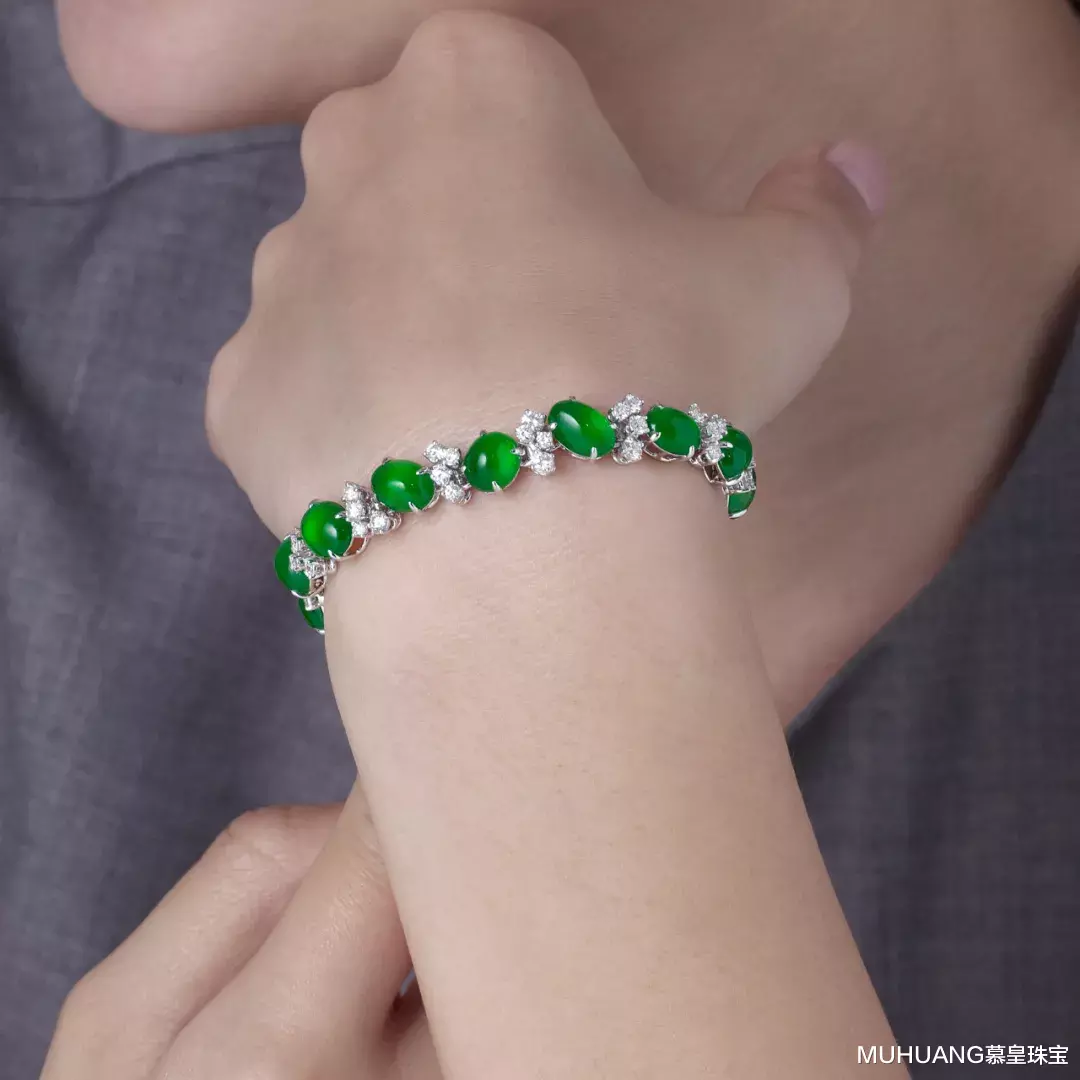 翡翠|2020年四大春拍落槌，翡翠类最高成交高达8070万港元！