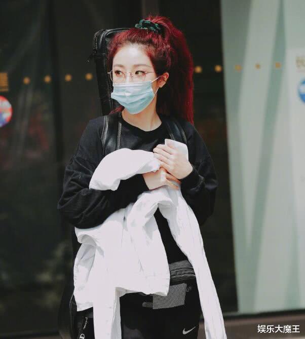 吴宣仪：《青你2》喻言翻车，素人时言论被扒似小太妹，对比吴宣仪：这才是正常发言