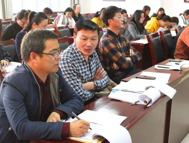 教育部|教育部宣布2个坏消息，学生苦不堪言，家长怒了：要读不起书了