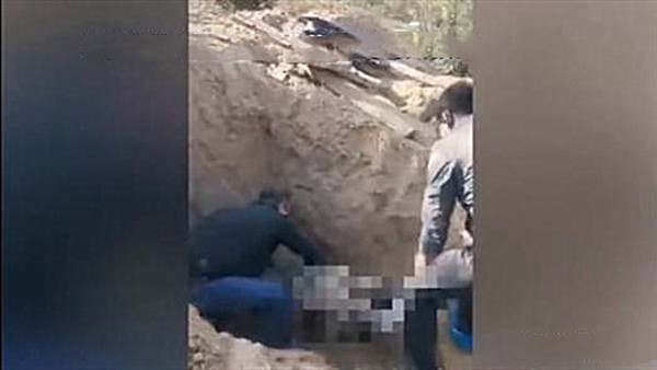 「靖边」男子将8旬老母活埋墓中，3天后老人还剩一口气：别怪他