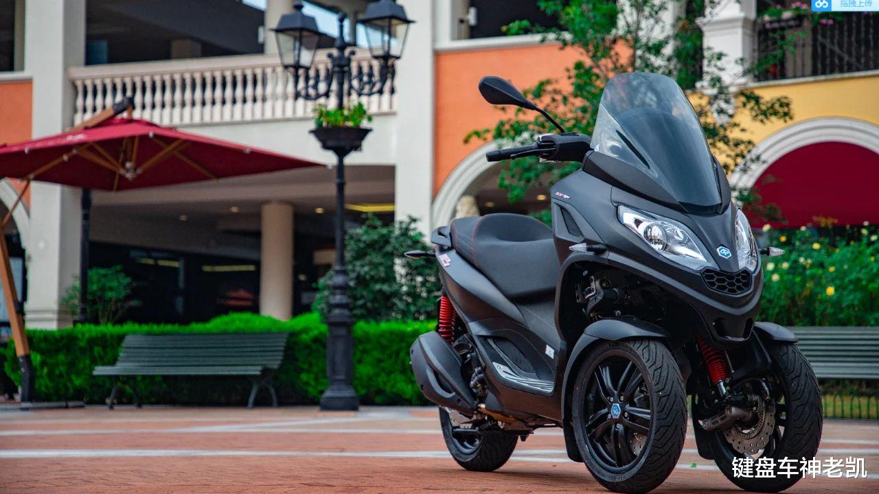 比亞喬新款倒三輪摩托MP3 300 hpe Sport登陸國內，售價7.88w-圖2