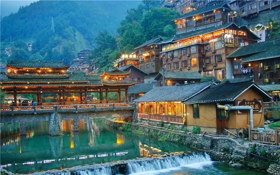 苗寨：我国又一景区被游客拉黑！天价客栈1000一晚，600一顿饭还吃不饱