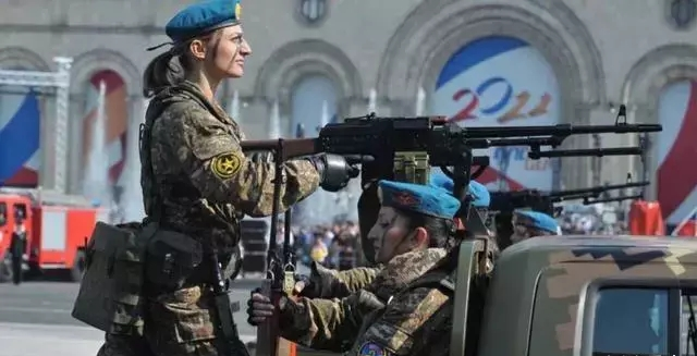 亞美尼亞：軍隊精銳快打光瞭，動員全國20歲女性發武器打巷戰-圖5