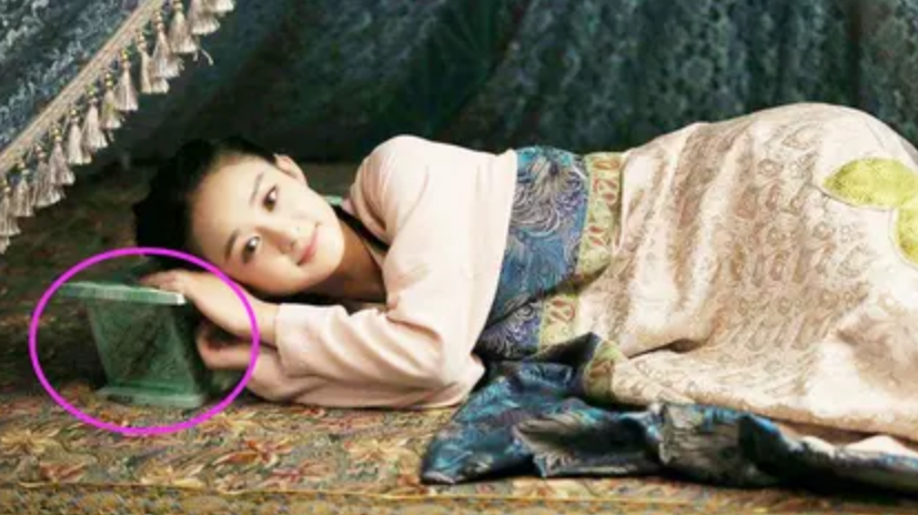 历史揭秘|古人为什么爱用瓷枕，不会硌着吗？是为了方便女子
