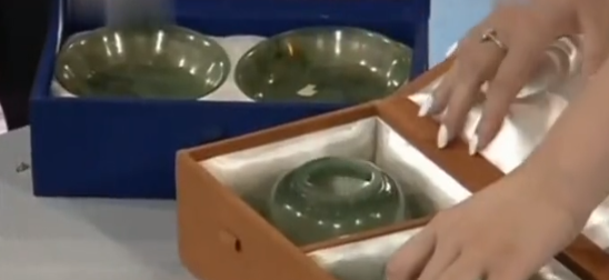 |当初用小碗做抵押至今没人来赎，女士拿来鉴定，估价：400万！