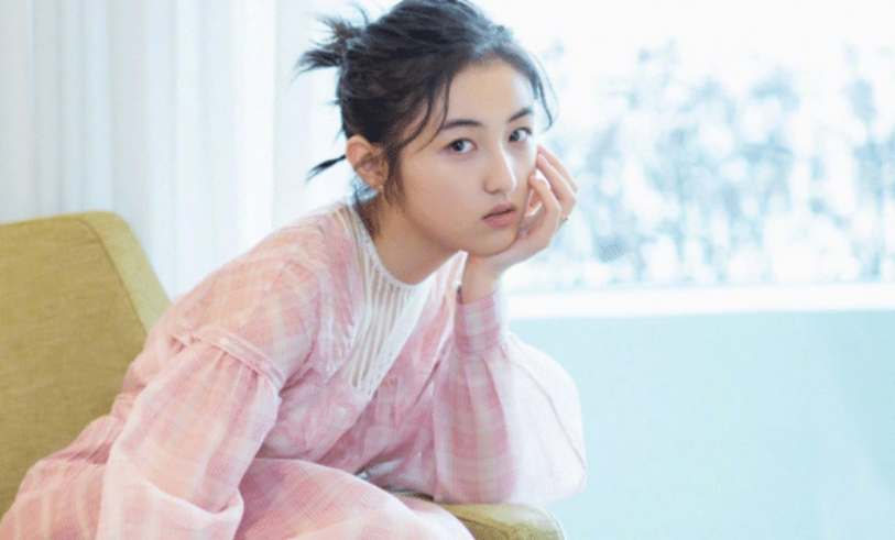 关晓彤|关晓彤“延期毕业”，张子枫高考成绩，“学霸”人设被现实打了脸！