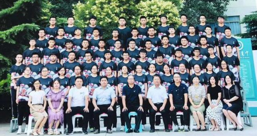 |90后“女神班主任”火了,全班高考成绩仅一人没过600分,怎么做到的?